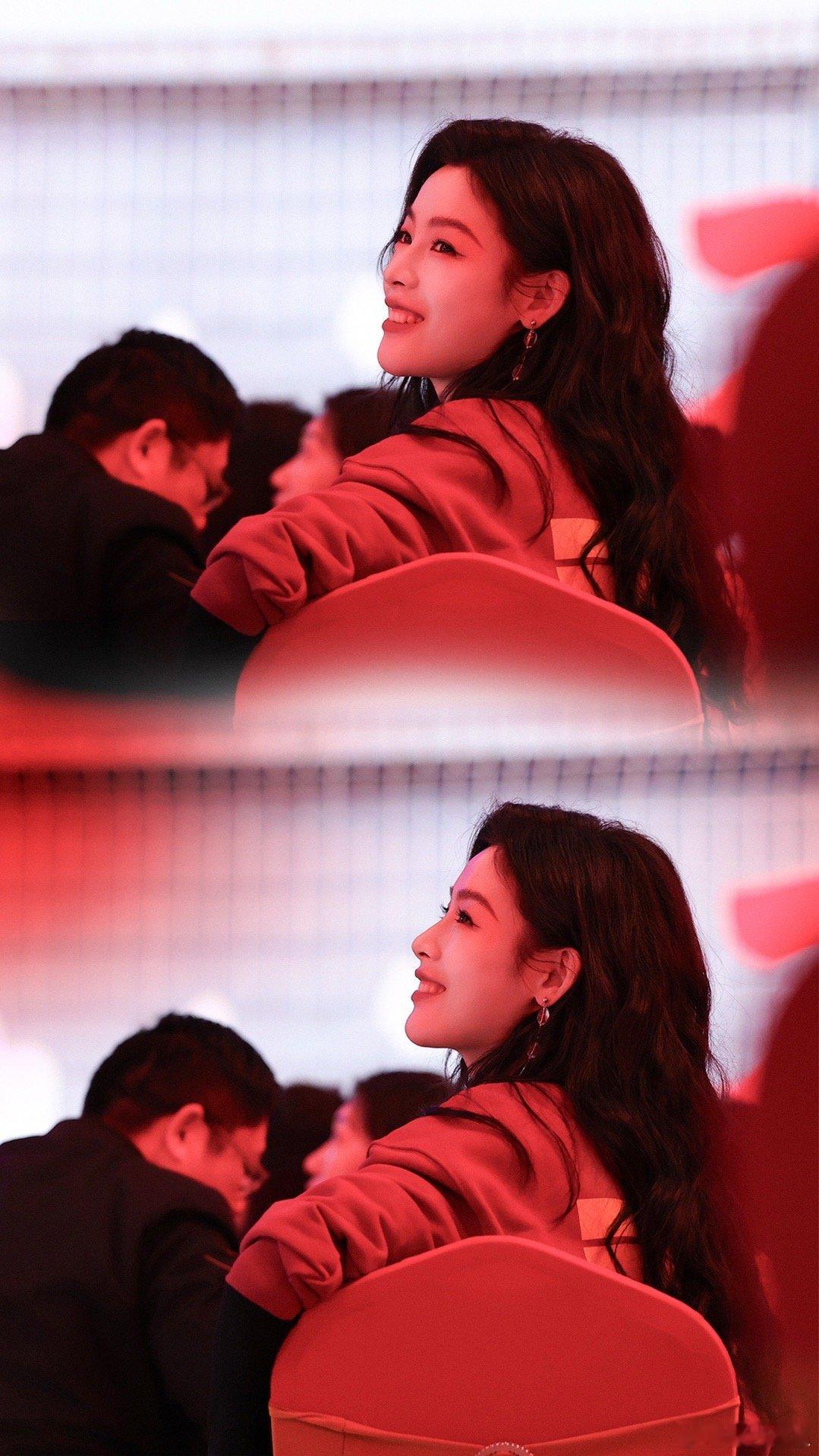 成龙对陈丽君竖大拇指 实至名归的排面！从戏曲舞台到电影银幕，陈丽君凭实力征服前辈