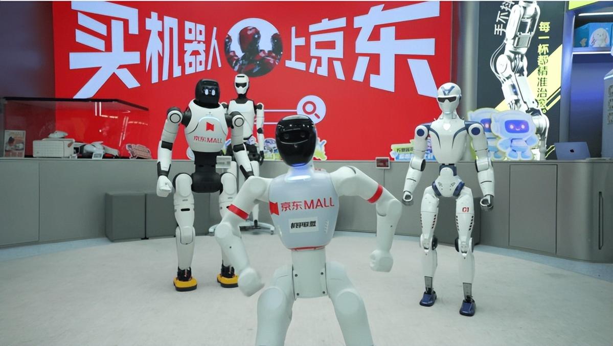 京东在西安京东MALL试点引入“实习机器人员工”，这些配备屏幕和传感器的机器人可