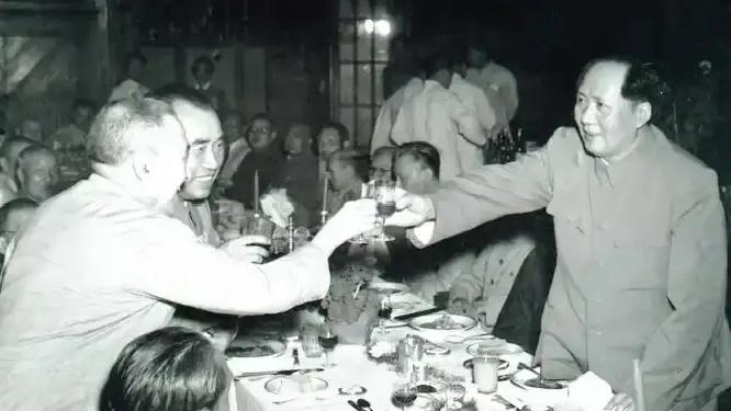 为什么当年那么多刚烈勇猛，独挡一面都开国元勋，全都心甘情愿追随毛主席？叶剑英元帅