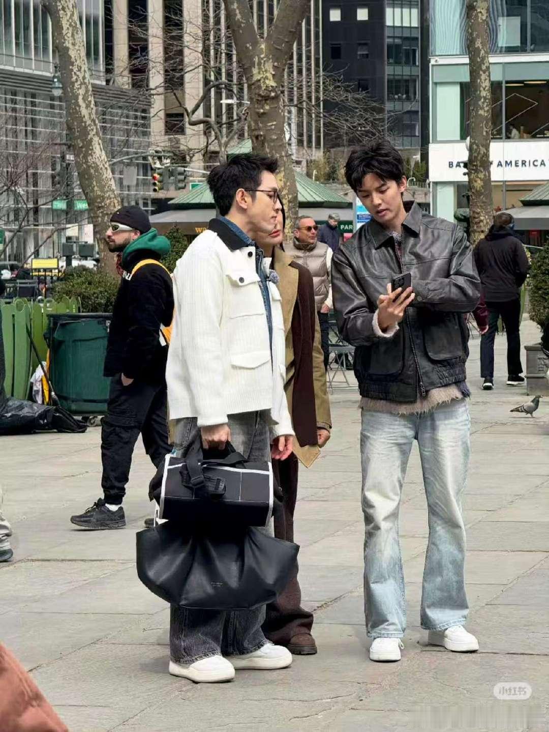 合伙人闪现伦敦纽约街头尚雯婕李佳琦纽约实地考察商业布局，职场精英范儿拉满，每一步