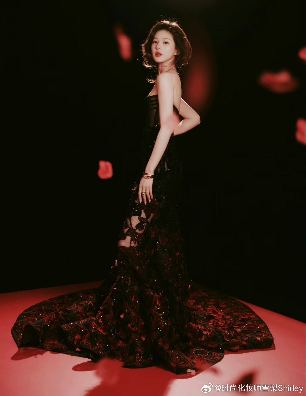 赵露思暗夜玫瑰盛放倒计时芭莎盛典红毯 赵露思这套 Elie Saab 2026秋