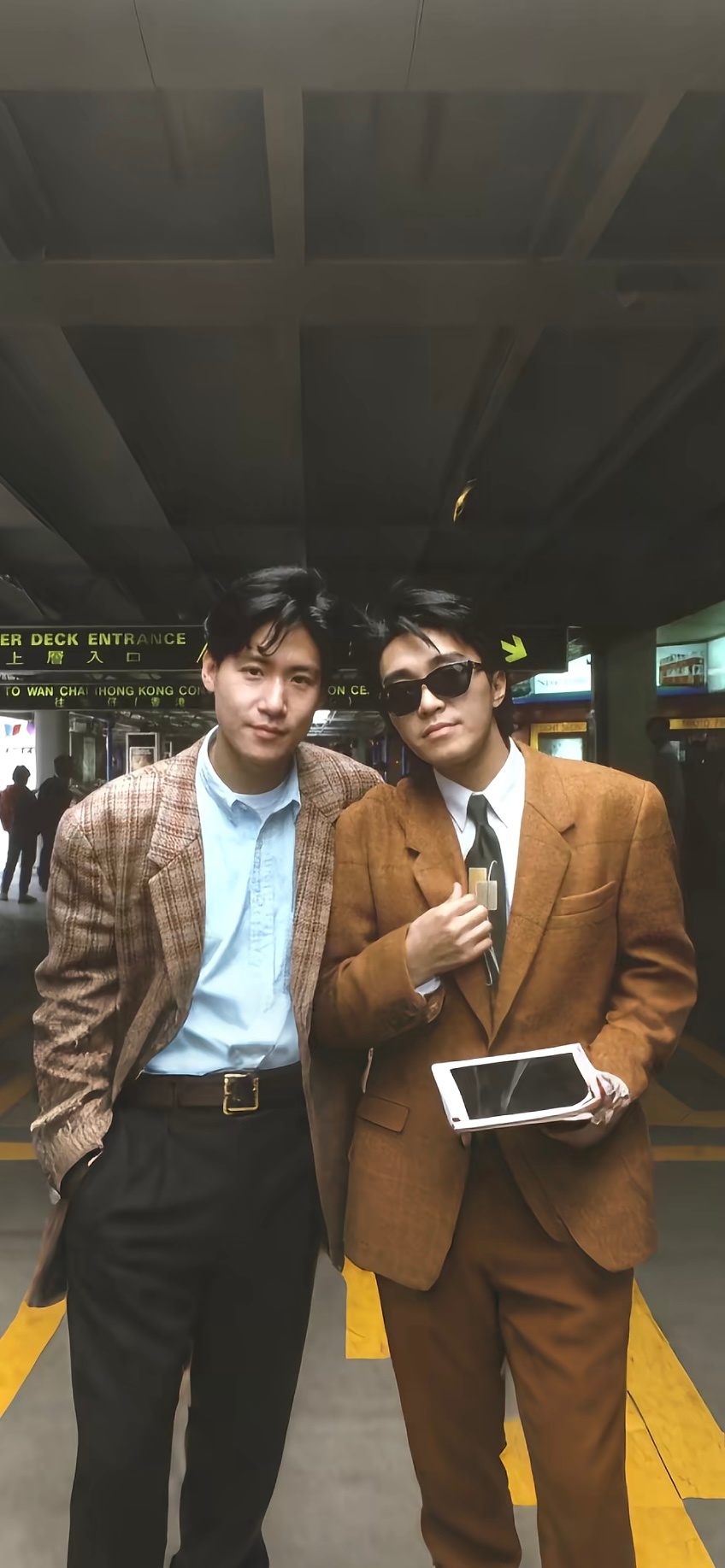 收到一张适合做壁纸的图周星驰 张学友 ​​​