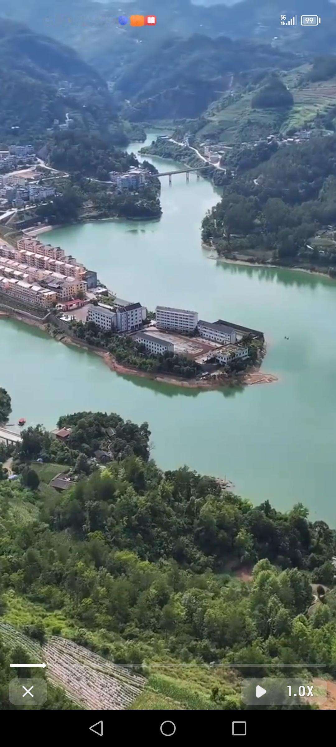 贵州思南的三道水乡，简直是藏在山水间的宝藏地。8月的它，乌江蜿蜒环绕着群山，田园