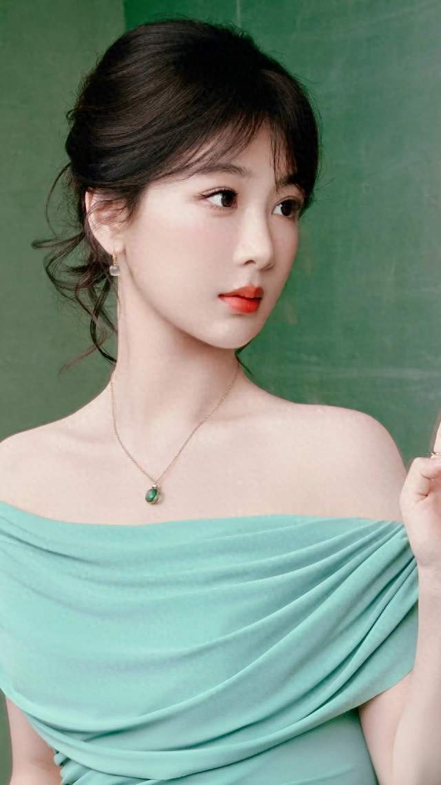 美女壁纸第9738期—杨紫