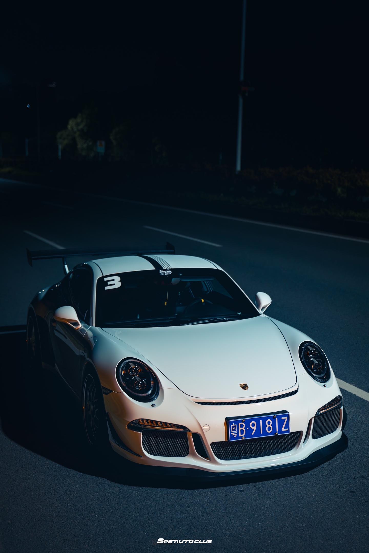 蓄势待发。911gt3