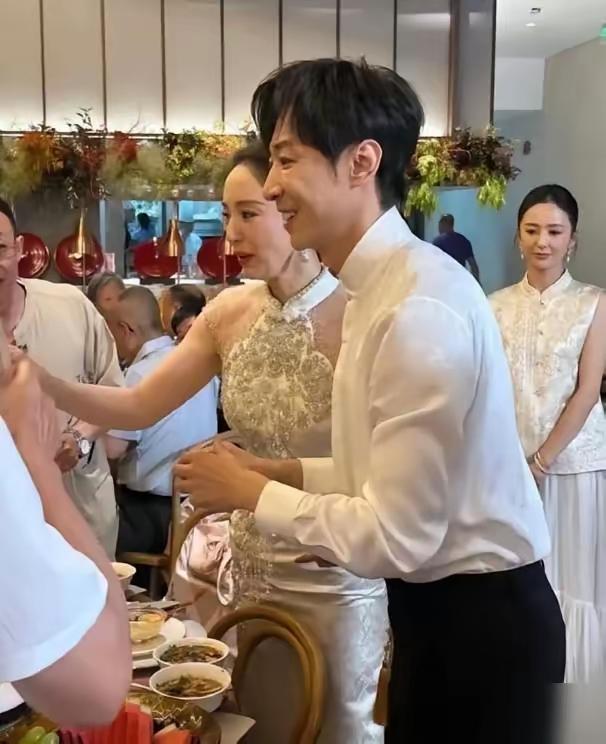 董璇46岁，尚余1070万债务待还。
她名下最后一间公司近期被恢复执行4942万