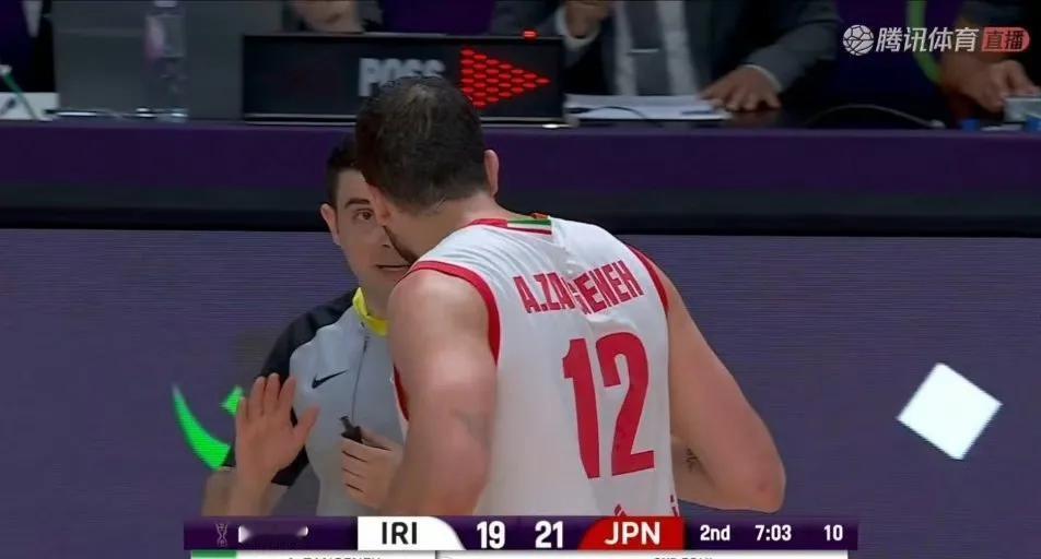 男篮亚洲杯日本对阵伊朗这比赛太激烈，太难缠了！表现在：

1、双方打出超低比分，