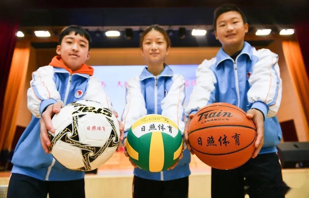 中国人口前十大省，三大球（球队）皆空的仅此2个省：

1、湖南省  人口近700