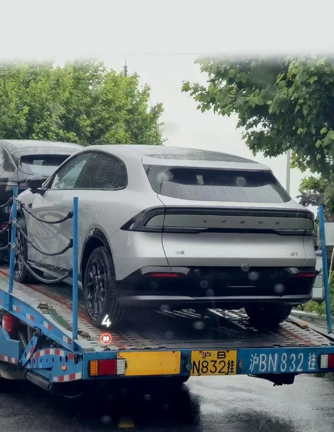 在路上偶遇小鹏 G7 的几率越来越高了，这个造型能大卖吗？[思考]小鹏G7 ​​