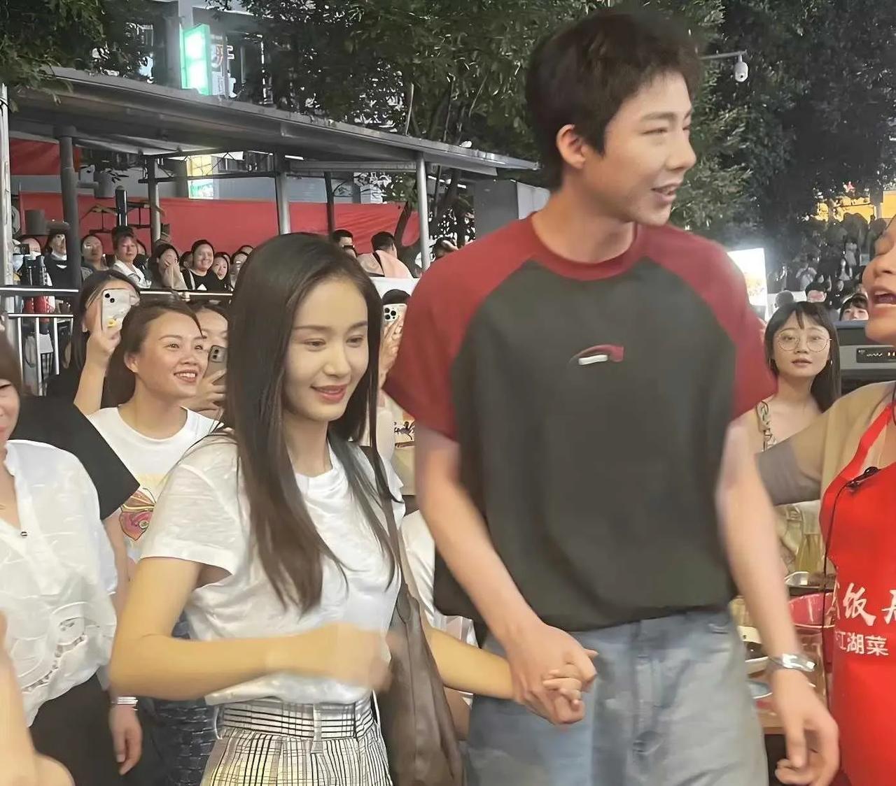 可是见到真人了，越来只是小小一只