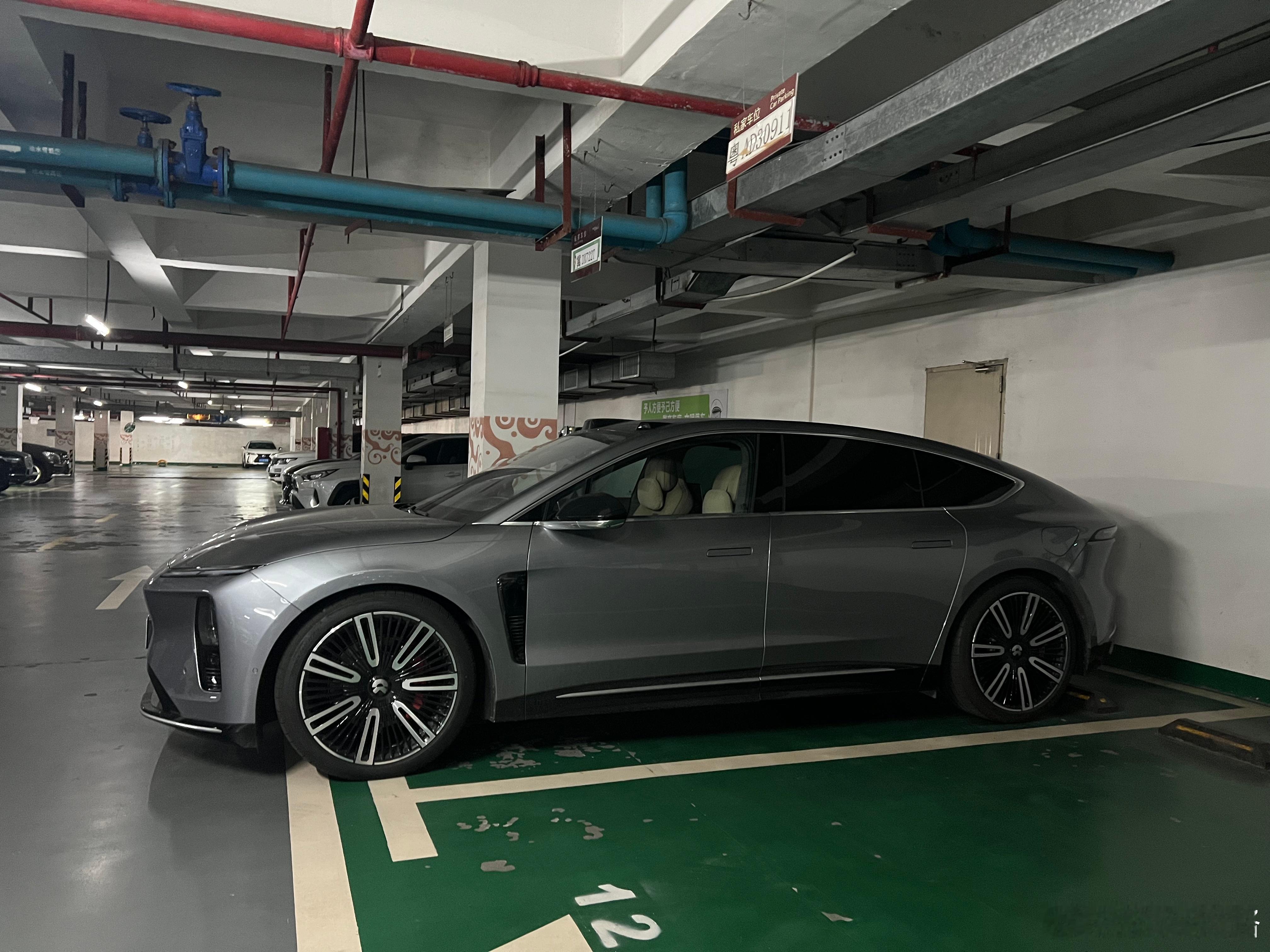 不是暴论，蔚来ET9最好看就是把底盘降到最低最低最低，不接受反驳。大v聊车蔚来E