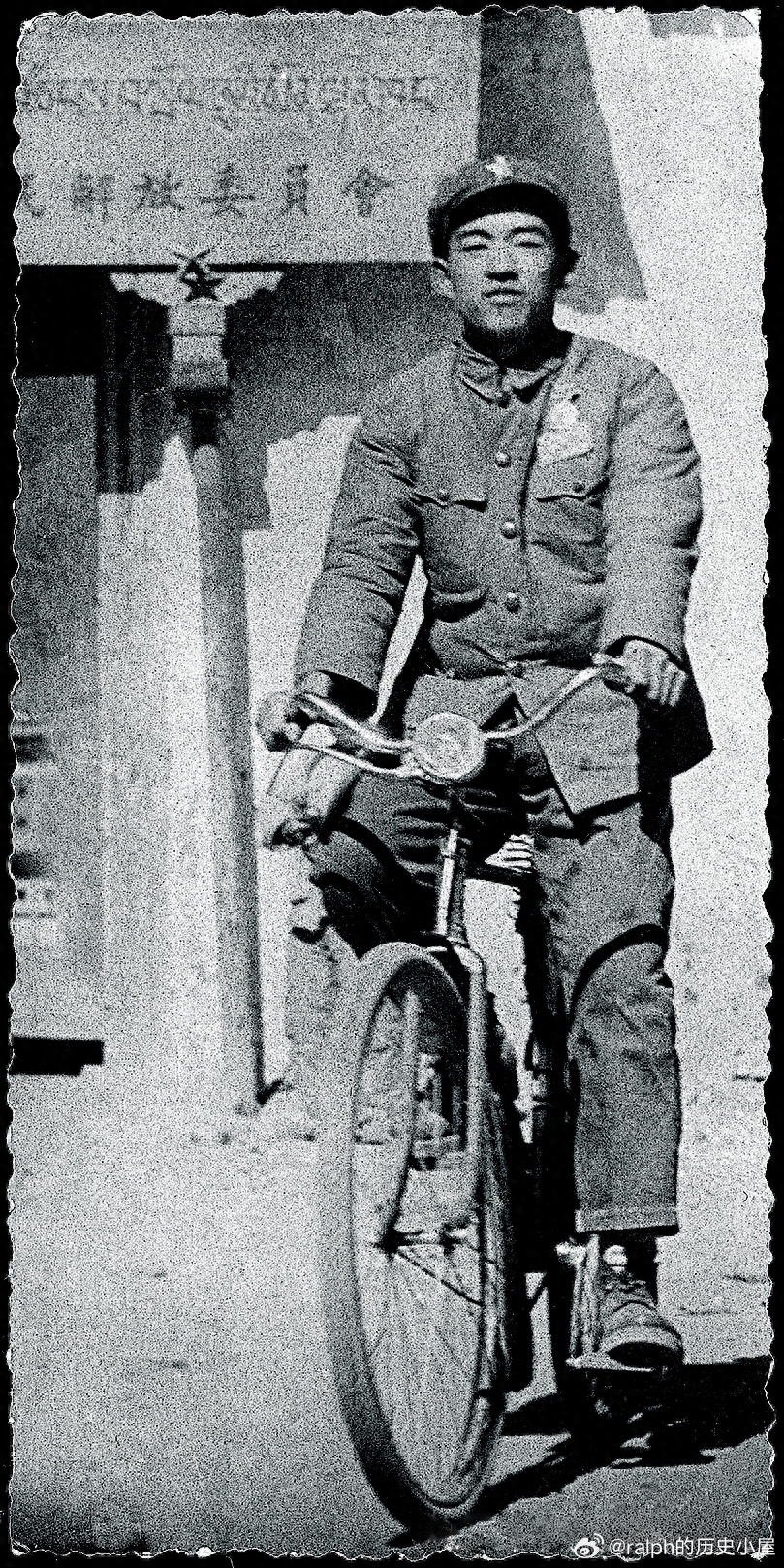 1951年时任昌都解放委员会宣传干事的陈珺骑着从成都经西康，用牦牛驮运到昌都的自
