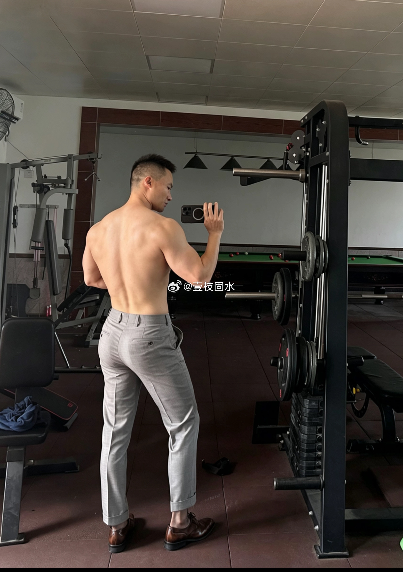 易立竞对话向佐世间所有人都羡慕官二代，富二代。但其实普通人家出生才是会投胎。普通