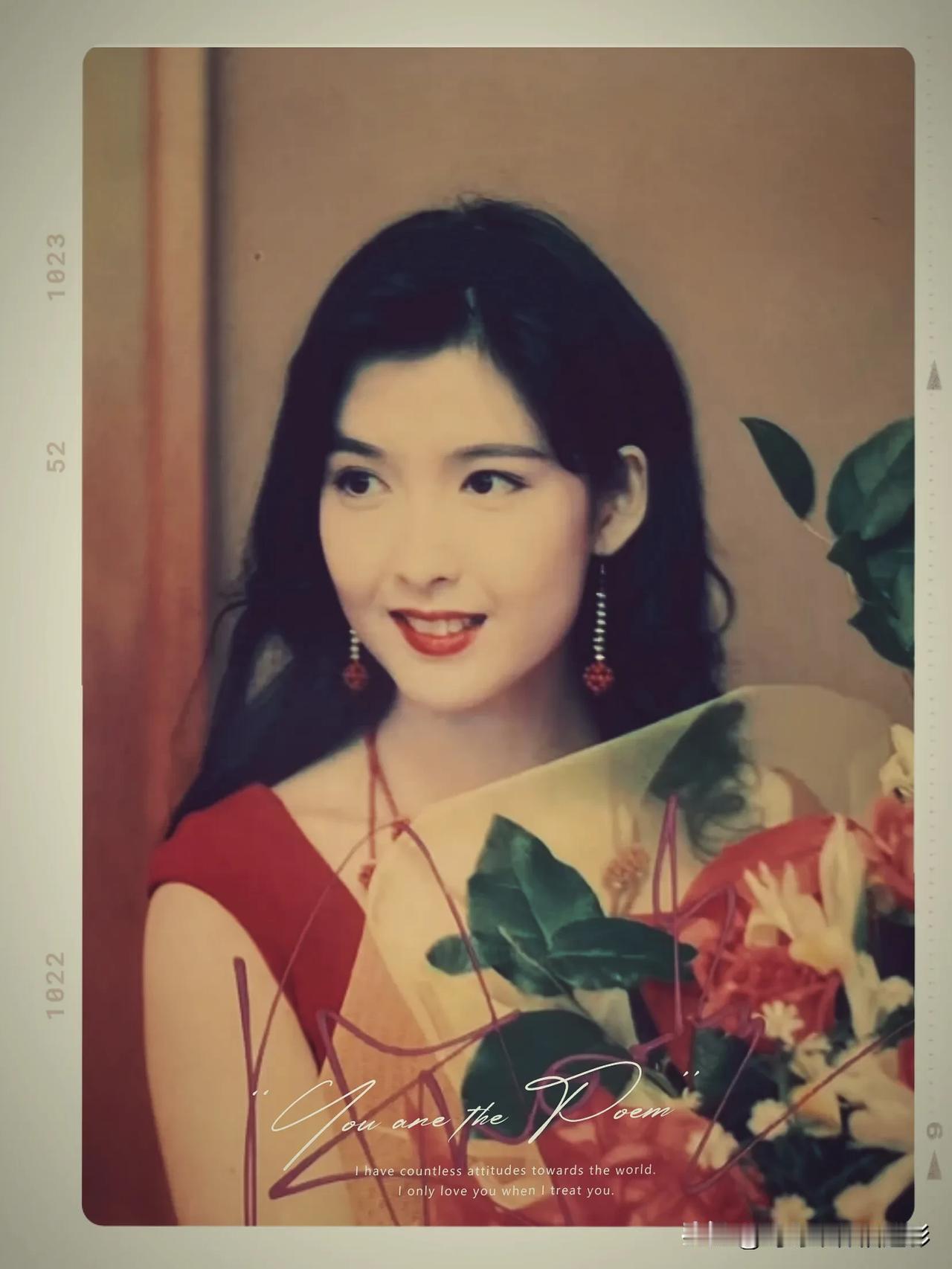 复古美人花束照，温柔如诗意。🌸💐🌹