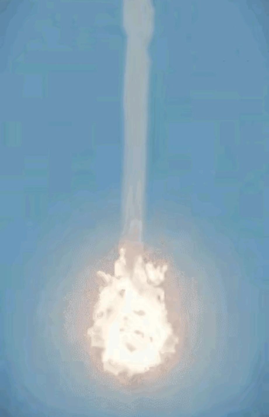 以色列现在确实被架在火上烤。
用几百万美元的“铁穹”导弹去拦几万块的廉价无人机，