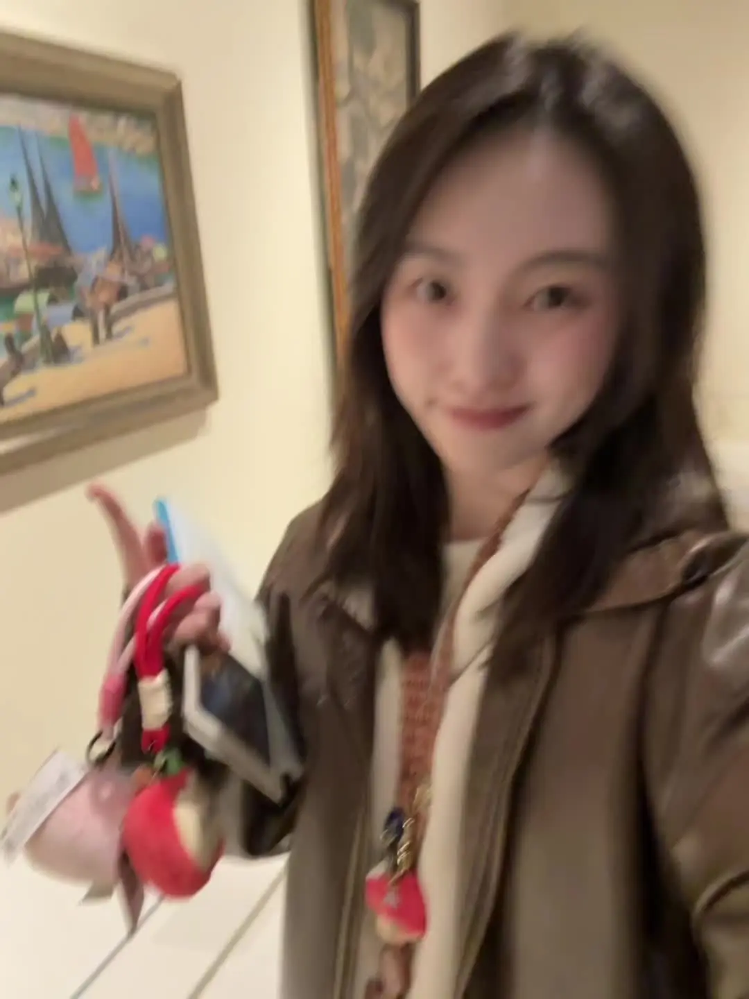 “幸福的秘诀是 拥有苹果时 只在意苹果”🍎🫖🖼️🥳