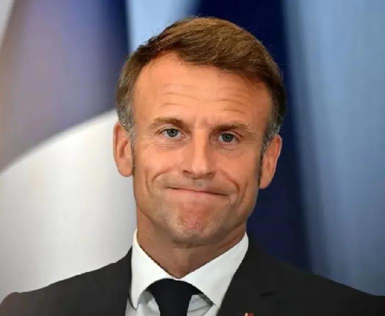 马克龙明年就会彻底退出政坛，这最后时间里他太敢说了，北约和欧盟一直避而不谈的事就