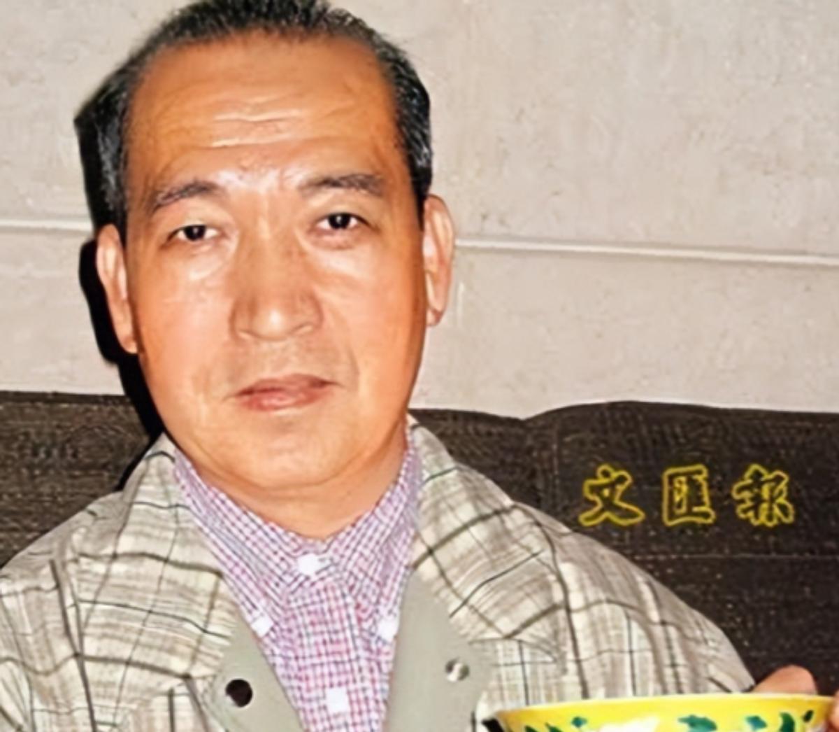 1991年，中国小伙赵泰来加入英国国籍。他放弃亿万家产，每天在街头翻捡垃圾，耗时