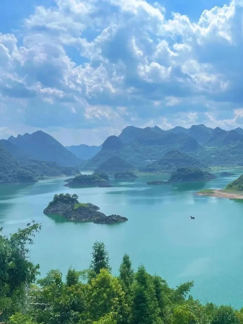 #秋日生活打卡季#
繁忙的都市生活中，让打工族的自由时间愈发稀缺。一个逃离喧嚣、