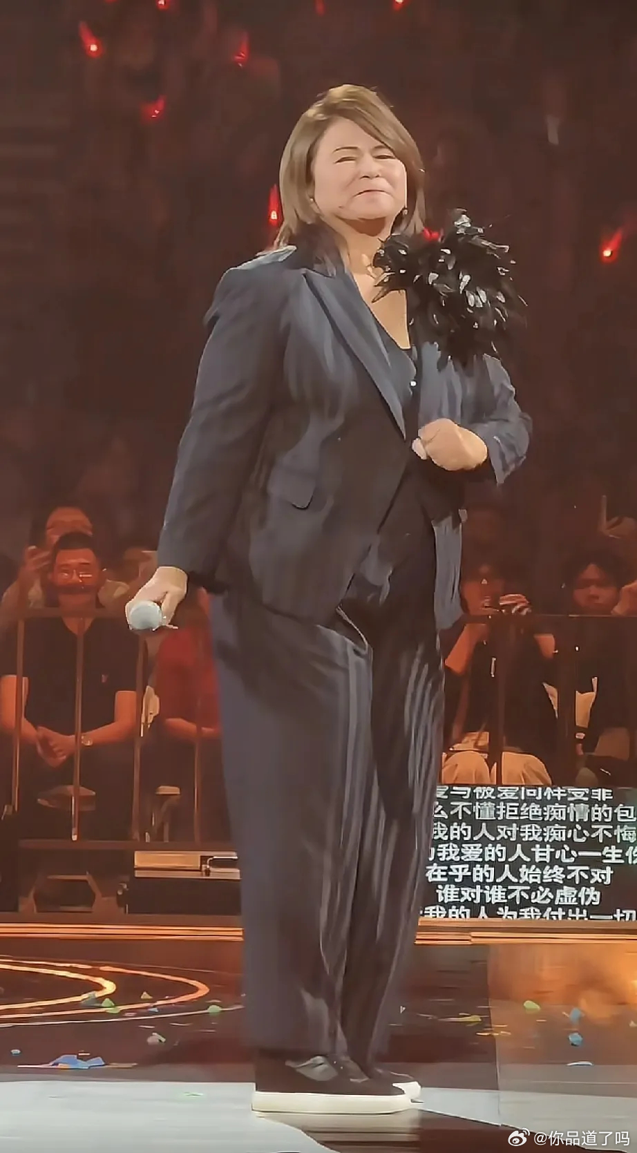 裘海正胖到不忍直视，网友猜测其体重超过300斤。近日，台湾省的老牌歌手裘海正罕见