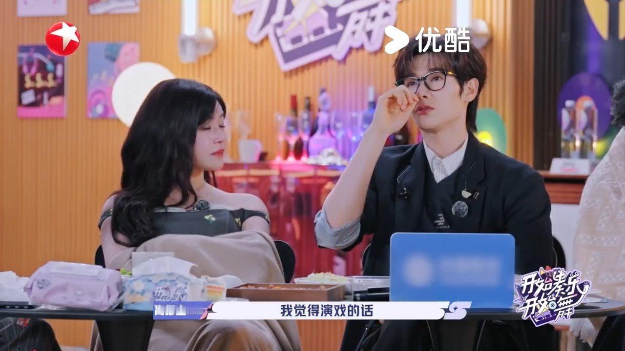 高卿尘夸赞田曦薇逐玉演技高卿尘聊拍戏合作感悟，直言田曦薇表演信念感超强，站在旁边