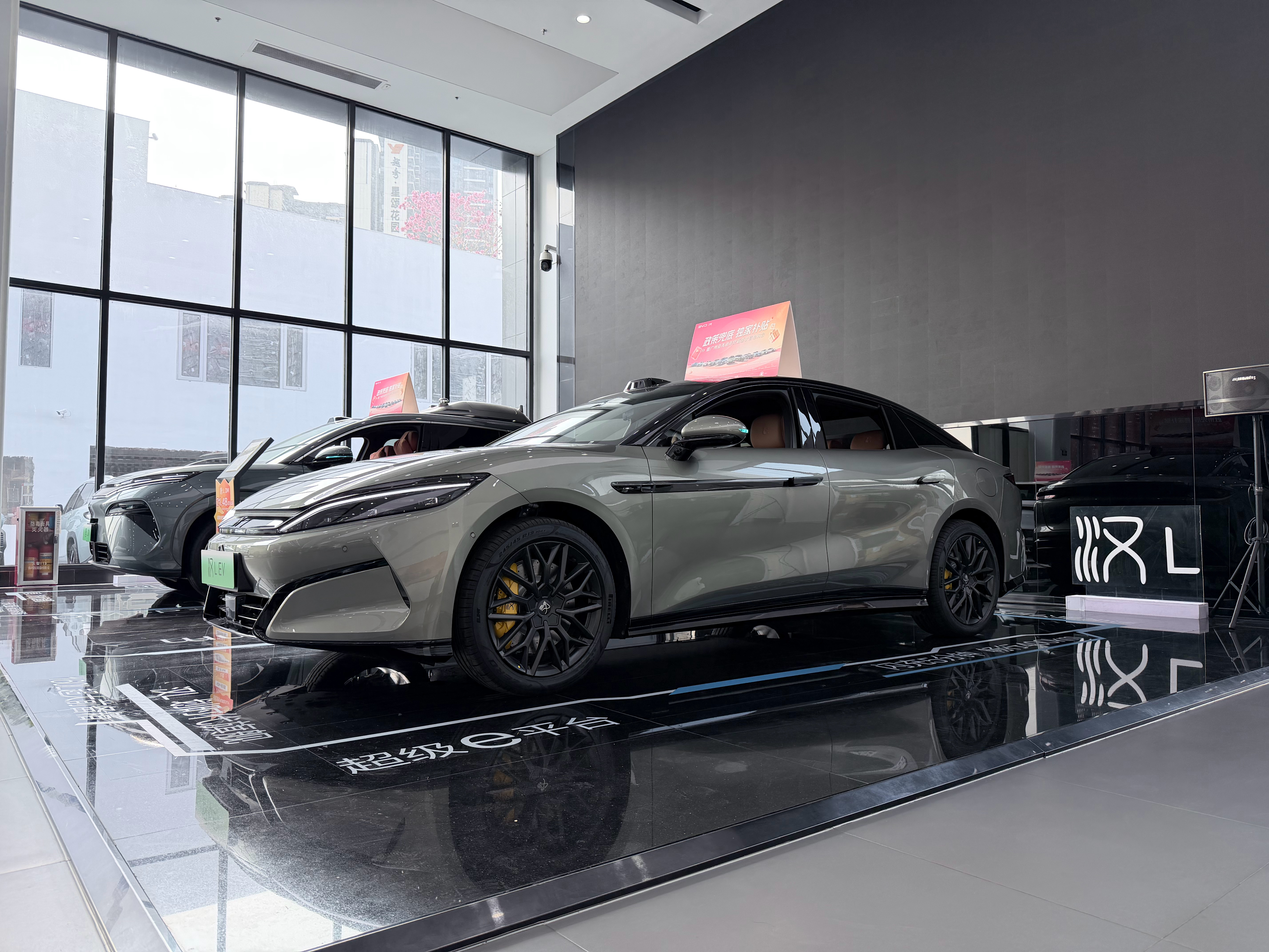 再夸一次！！绿色这个汉L真帅啊 