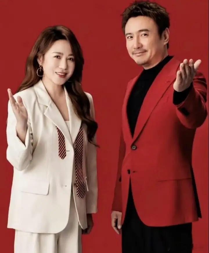 1.贾乃亮大促是连着播十几个小时的，这人赚钱的驱动力很强。2.胡彦斌最近身边有个