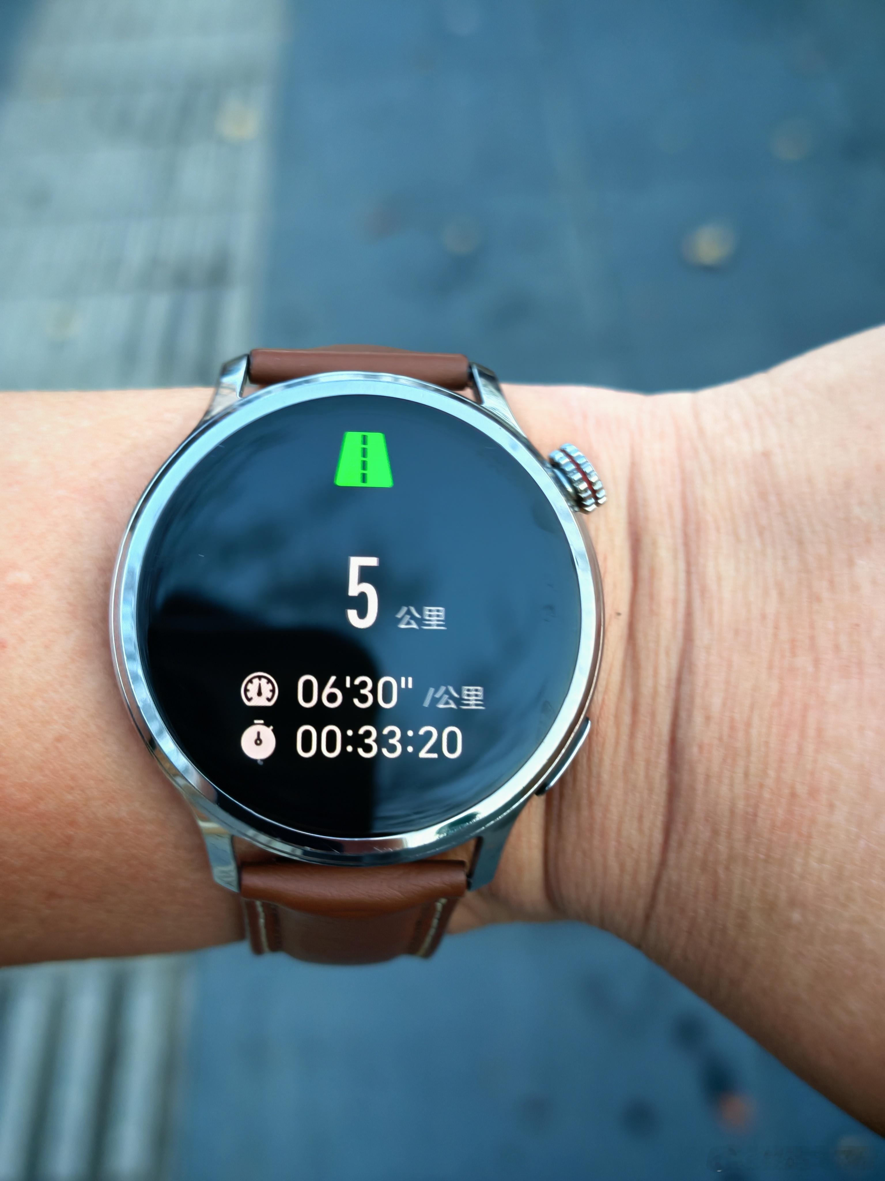 兄弟们，早上好！咱就说这井盖就不能放正了吗？