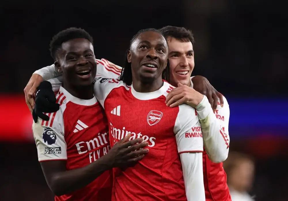 阿森纳 阿森纳的三种武器。阿森纳的常规武器是定位球。尤其是角球。无核的大规模杀伤