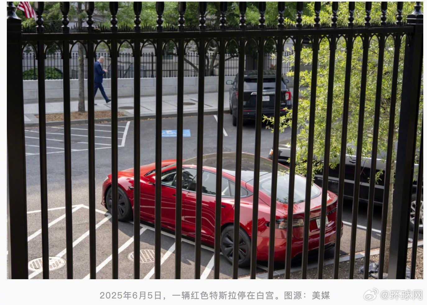 #特朗普买下的红色特斯拉仍在白宫##红色特斯拉仍在白宫##马斯克尚未回复特朗普政