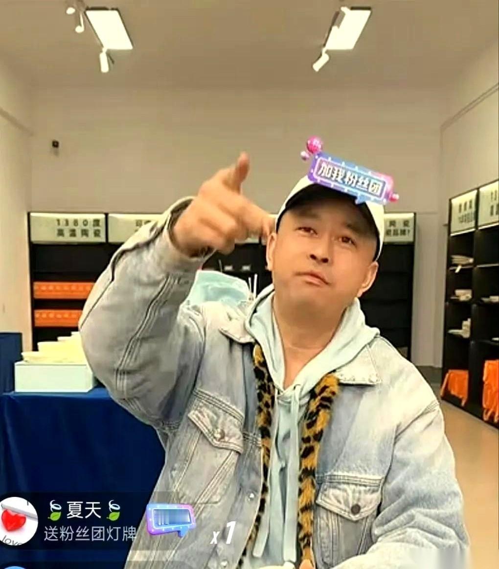 笑死，你们还记得之前林思琪直播间那个榜一大哥“十七”吗？
现在人家自己开播了，比