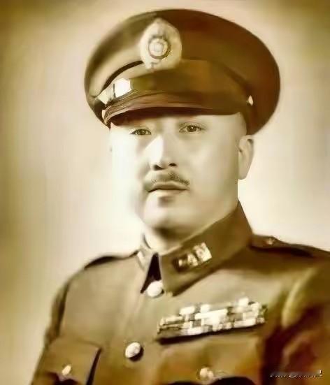 1949年1月29日凌晨，趁看管的特务们都回家过年，被软禁的国民党陆军二级上将卫