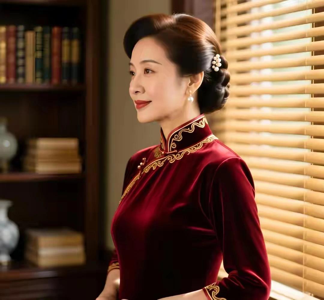 沉舟侧畔千帆过，
病树前头万木春。
雄关漫道真如铁，
而今迈步从头越。