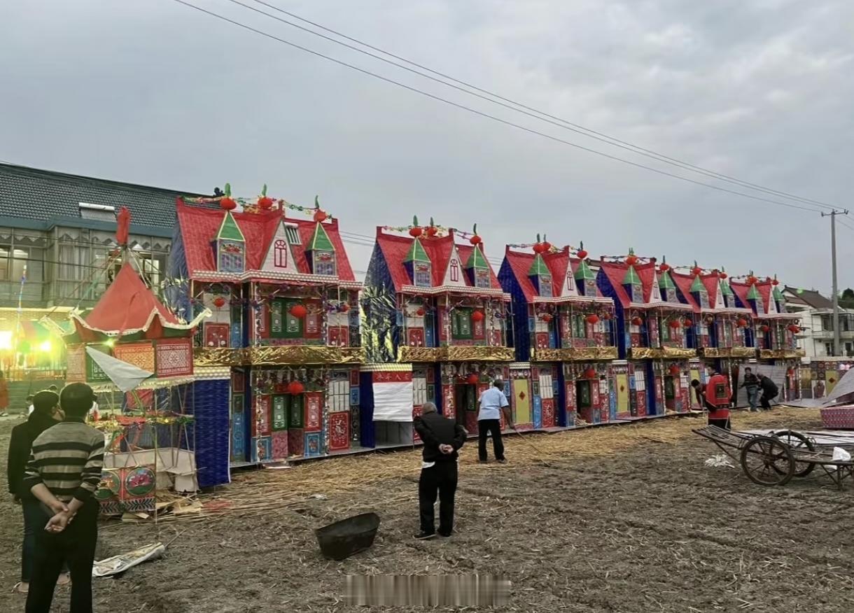 官方通报填埋奔驰车祭祀我本以为南通的扎库已经很离谱了，都是大别墅，没想到还有拿真