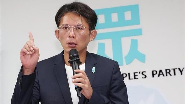 民众党主席黄国昌表示，民众党中央评议委员会主委李伟华率民众党青年团今天赴上海参访