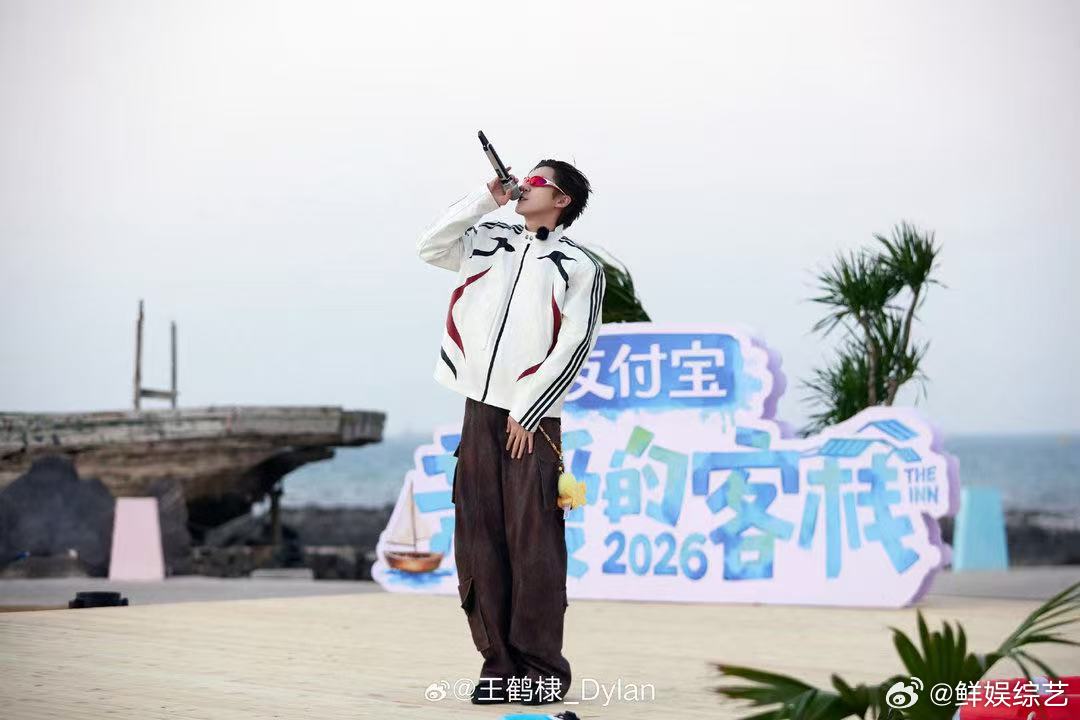秦岚第一次下厨被王鹤棣哄成胚胎亲爱的客栈秦岚简单厨房日常，处处都是暖心有趣小细节