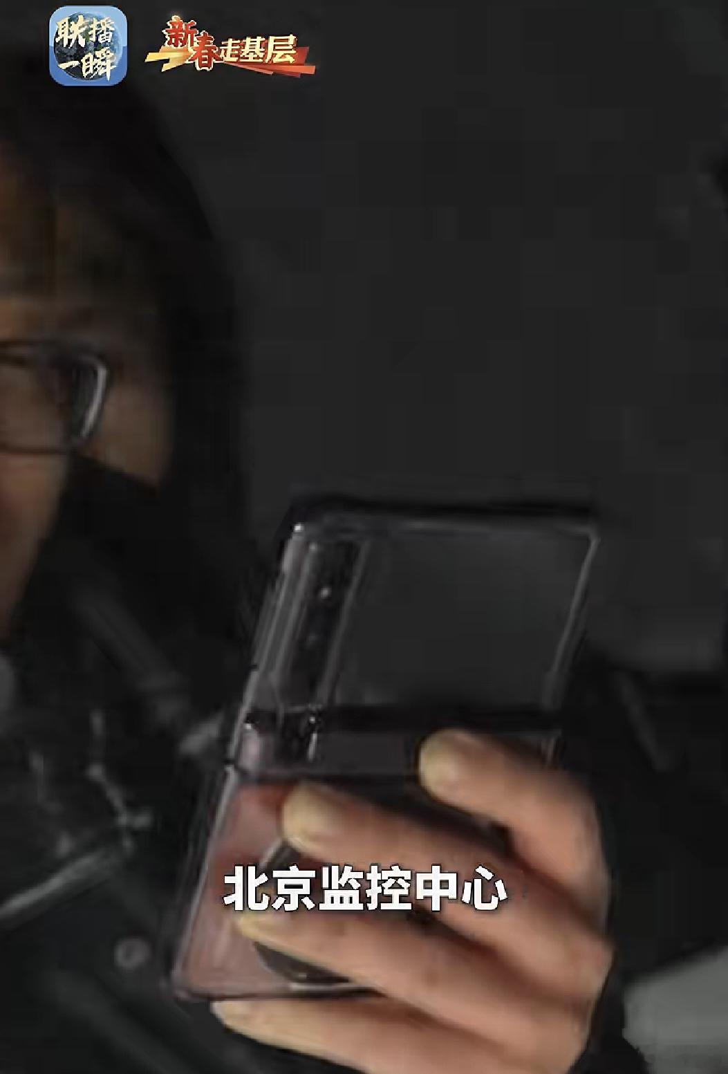 央视记者与卫星工程师前往西藏阿里地区，使用华为PuraX 展开卫星通信信号测试，