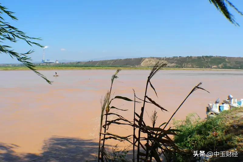 渭水之战中，许褚与马超的对决是《三国演义》巅峰武力的碰撞。三国 

核心过程：