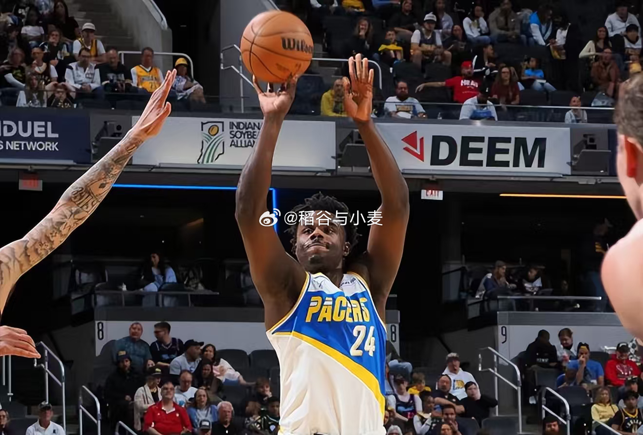 科比-布朗在加盟步行者前在快船效力时的场均出场时间为8.7分钟，场均数据为2.9