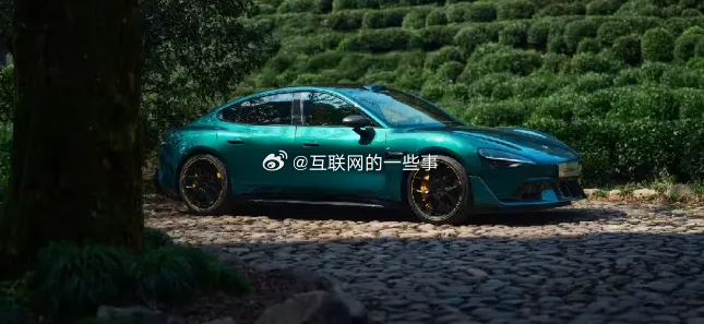 【小米汽车加速狂飙！北京二厂扩建翻倍，YU7新车细节曝光】小米汽车的扩张步伐正以