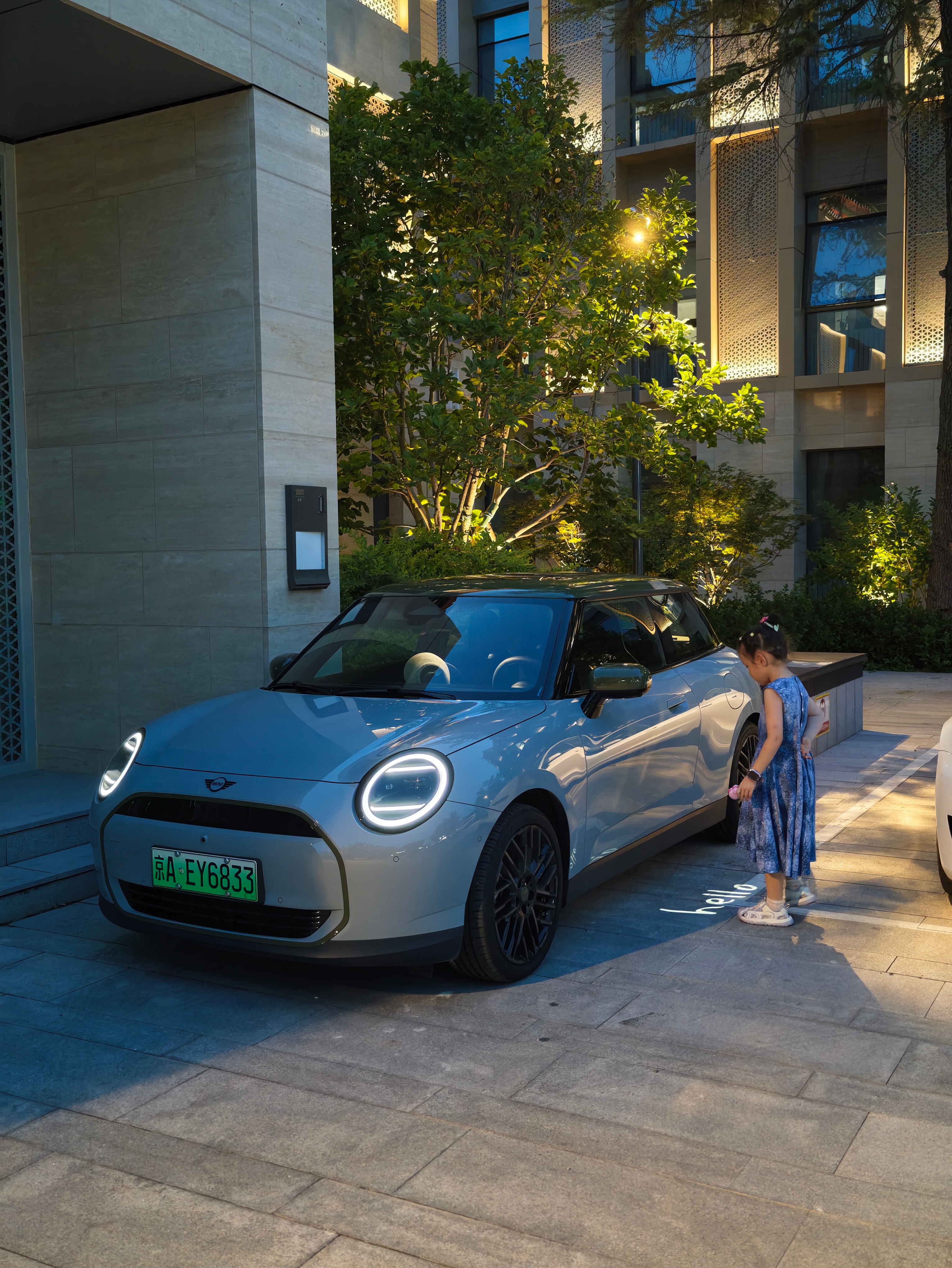 叮当：TA竟然和我说hello  MINI Paul Smith版本这个照地灯情