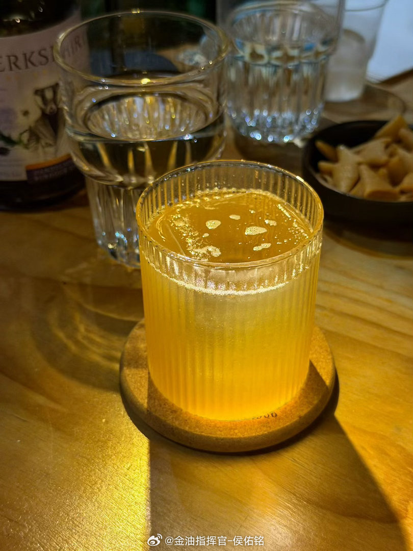 跟朋友小酌，朋友们都去哪里潇洒了金油指挥官-侯佑铭