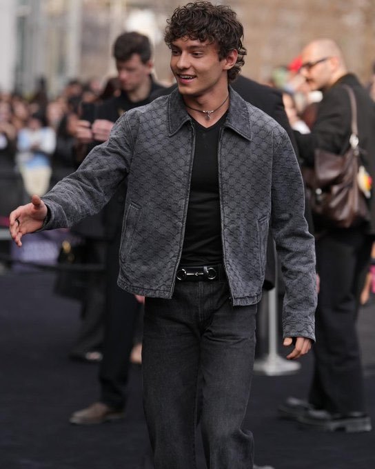 安东内利出席米兰时装周，同场还有WTA世界第一萨巴伦卡f1wta 萨巴伦卡亮相米