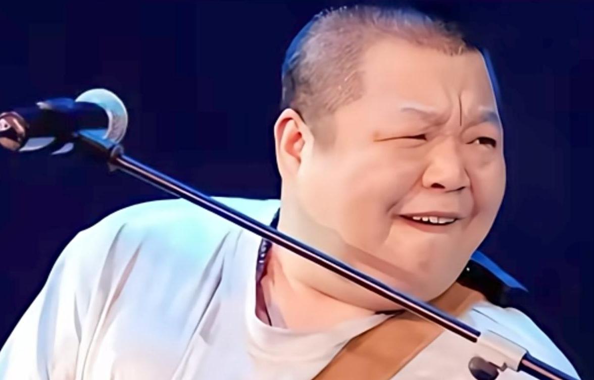 唱了一辈子《朋友》，临终前却把所有家当砸进ICU，只留给旧情人一句“哥对不起你”