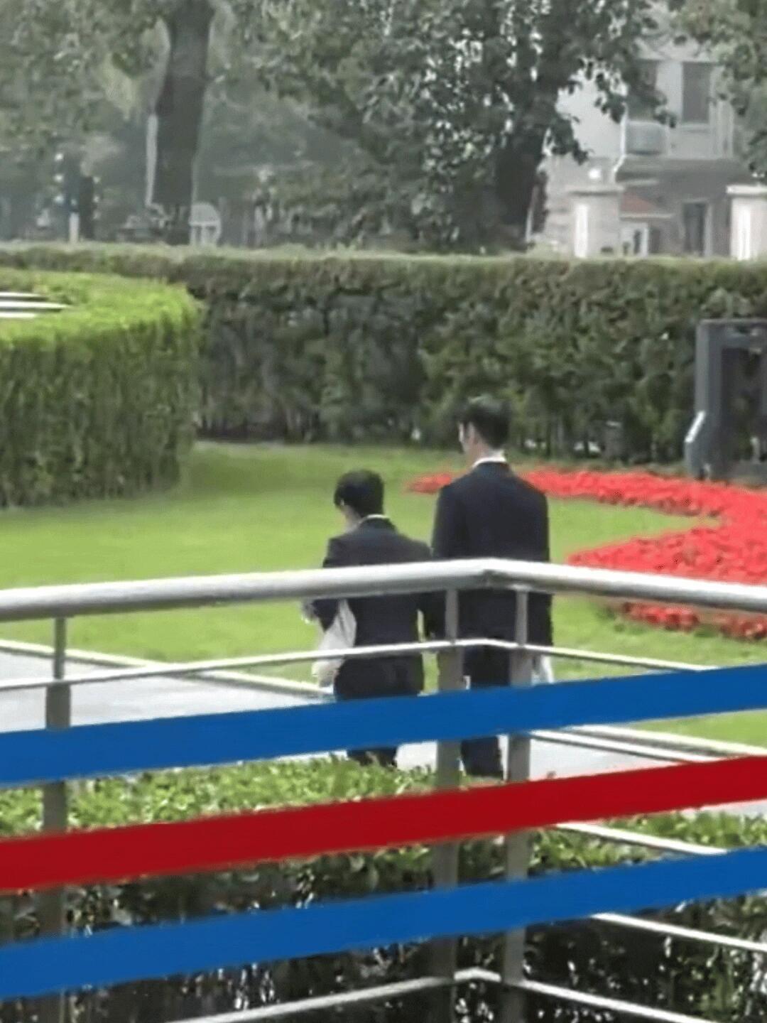 孙颖莎正装孙颖莎的正装！庄重！女生帅起来，真的没男生什么事情，第一次体会到这句的