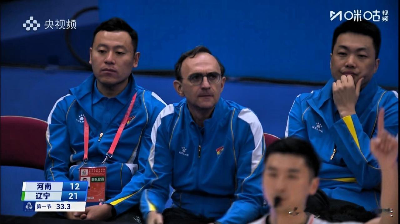 以一敌二！辽宁男篮外教洛佩斯也算是见多识广，在中国难度最大的一场比赛，就是带领残