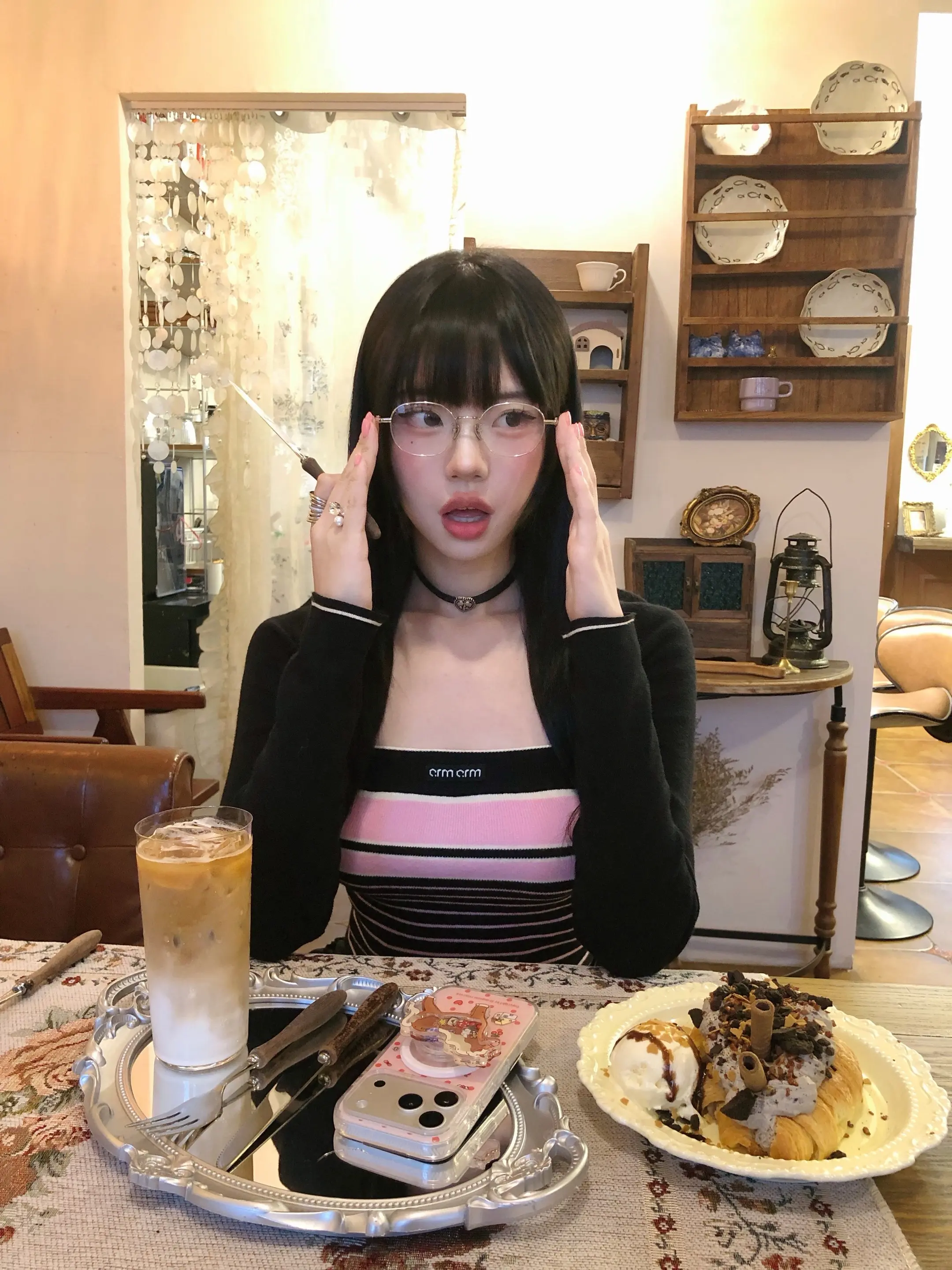 韩女氛围感拿捏。