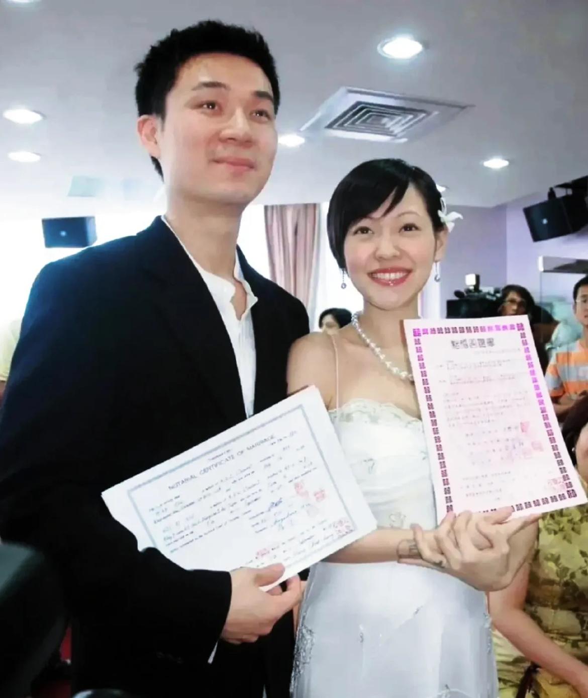 少年夫妻老来伴！其实一直觉得小s的老公不像外界说的，对她真的挺好的，无论家里大小