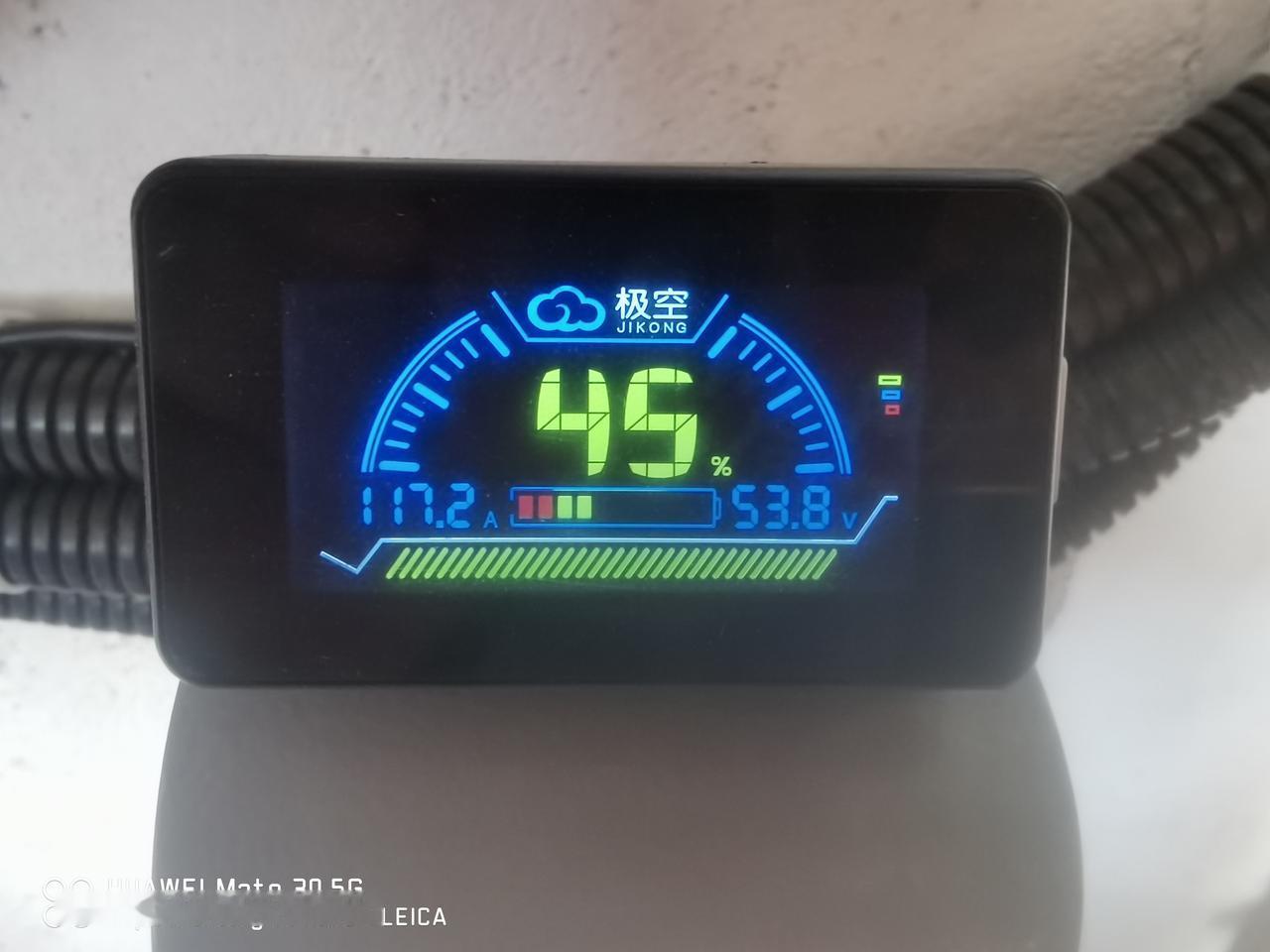 今天阳光明媚，充电功率足够！光伏发电，绿色环保！