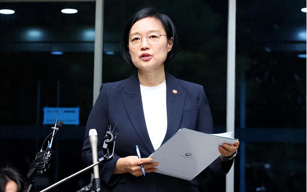 李在明任命韩圣淑为韩国总理，女 CEO 跨界掌阁，押注 AI 破经济困局
 
据